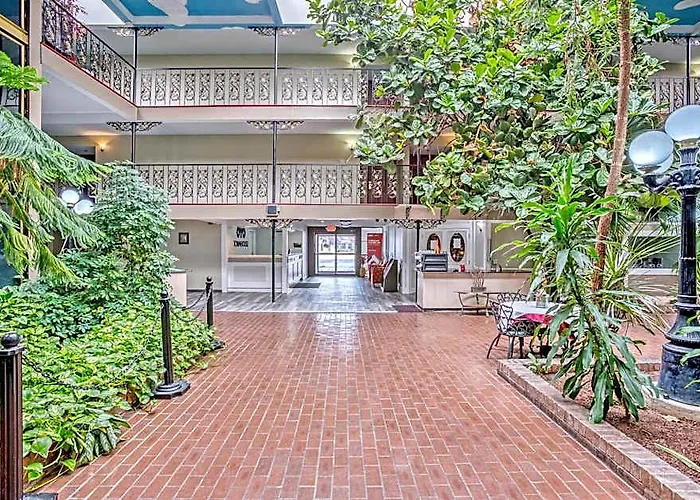 Hotel Garden Cove Tulsa